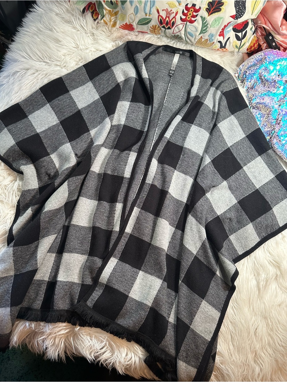 Kensie • Buffalo Check Greyscale Fringe Trim Poncho - Picture 7 of 14